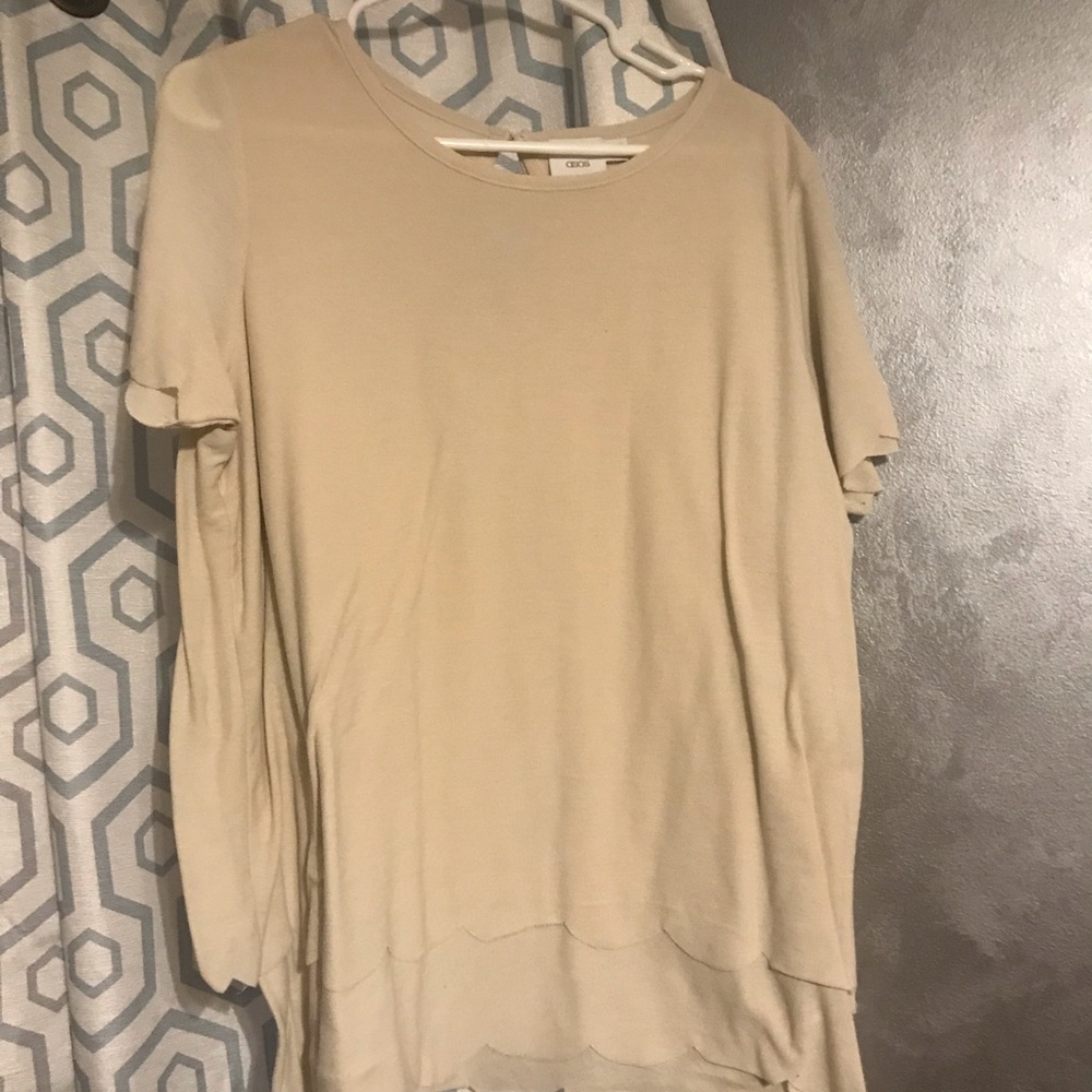 Cute scalloped maternity top